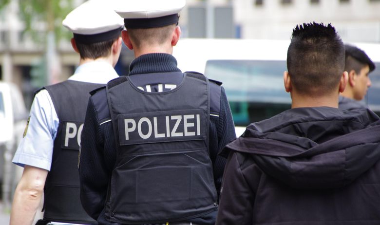 policija_njemacka_frankfurt.jpg