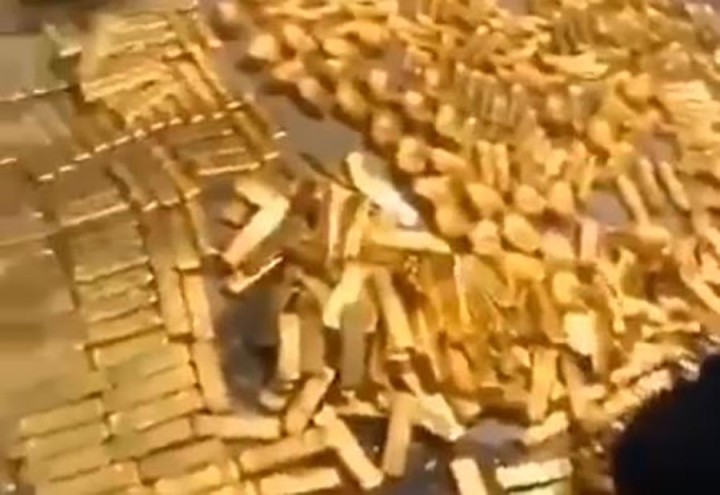 Найдены тонны золота. Мэр Гуанчжоу 13 тонн золота. Китайский чиновник 13 тонн золота. Китайский чиновник подвал с золотом. У китайского чиновника нашли золото в подвале.