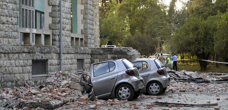 Goli i bosi ljudi