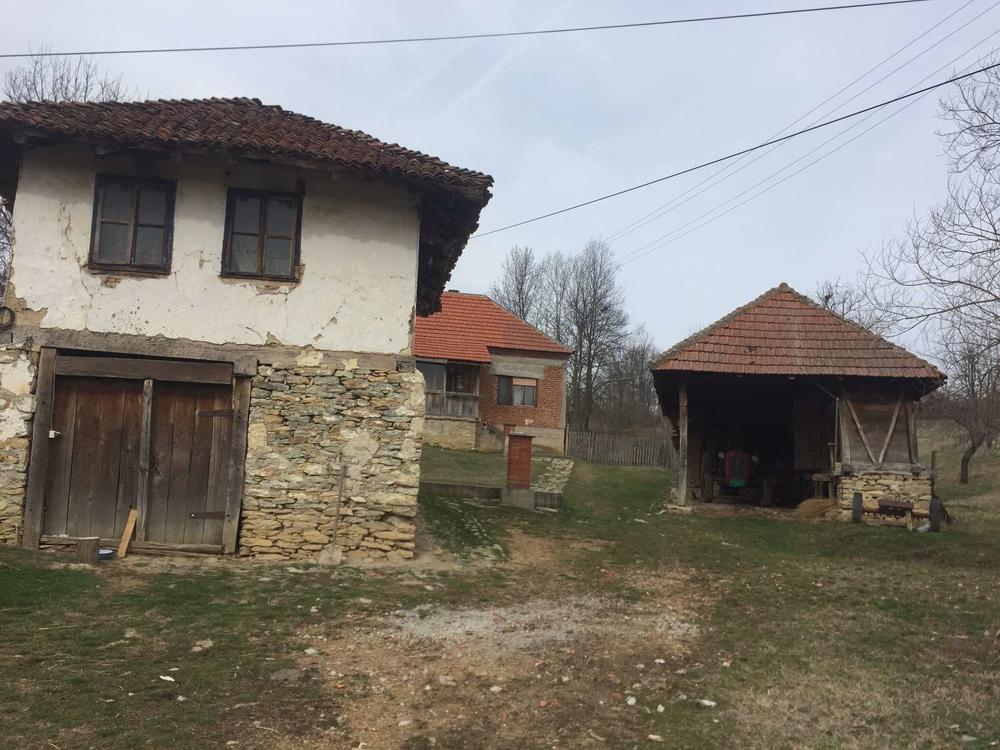 2150969_porodicna-kuca-dragana-rankovica-u-selu-donje-grbice-foto-kurir_ff.jpg