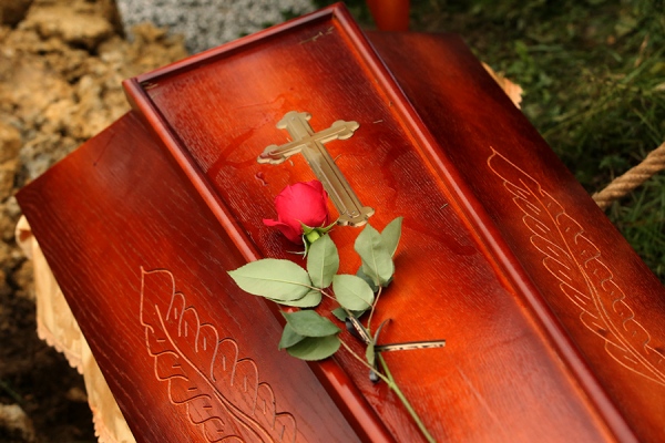 groblje-sahrana-sanduk-pogreb.jpg