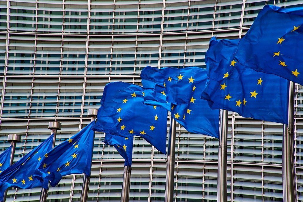 brisel-evropska-unije-zastave-eu-2.jpg