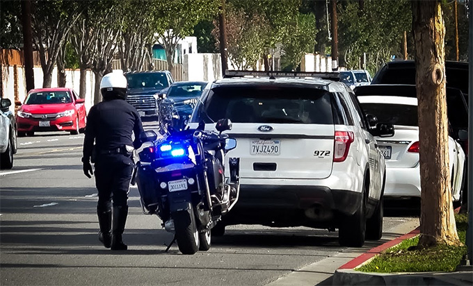 policija_zaustavila_policiju_amerika.jpg