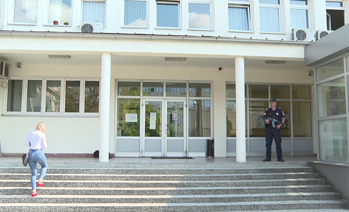 Okružni sud u Banjaluci žena policajac