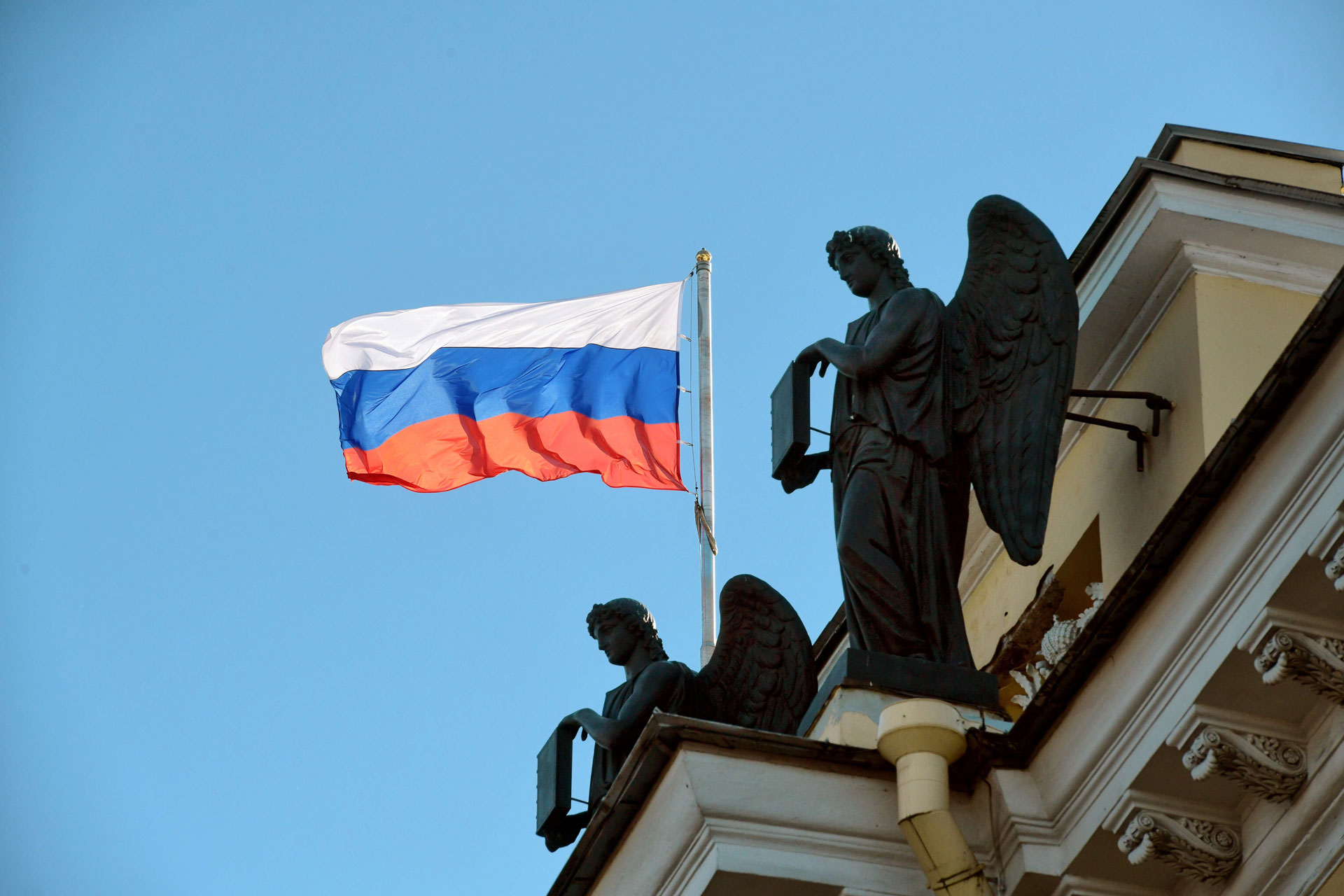 202006europe_russia_court.jpg