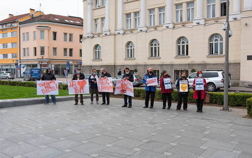 protest_ispred_opstine.jpg