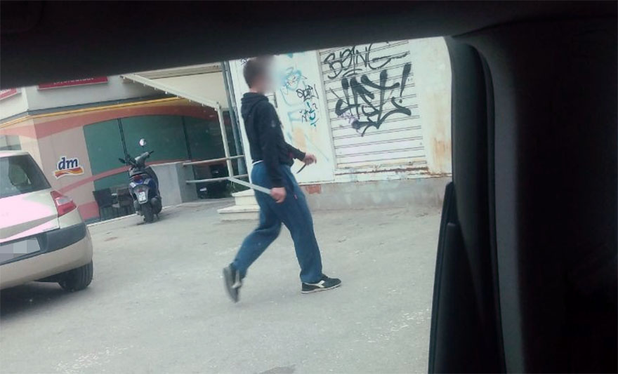 split_mladic_sa_nozevima.jpg