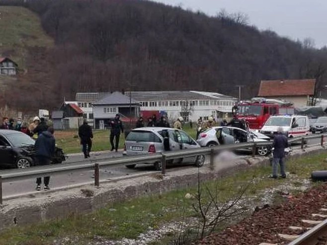 sudar_tri_vozila.jpg
