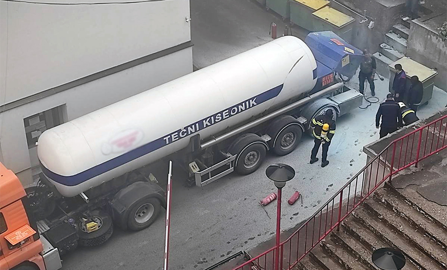 pozar_na_cisterni_koja_prevozi_tecni_kiseonik_zvornik_-1.jpg