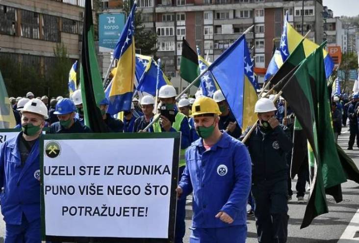 protest_rudara_ispred_zgrade_vlade_fbih.jpg