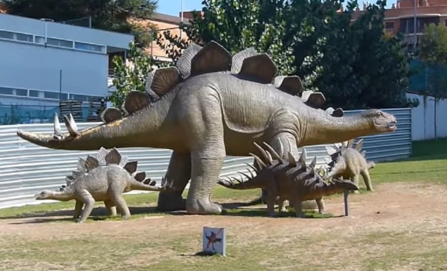 statua_dinosaurusa.jpg