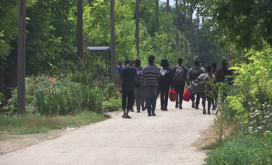 6126787c209f5-Migranti.jpg