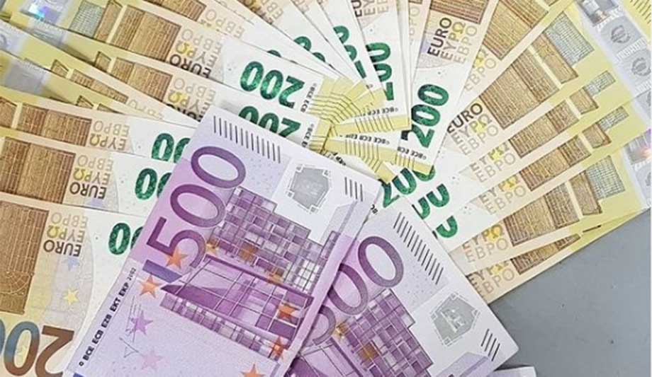 novac-evro-uprava-carina-srbije.jpg