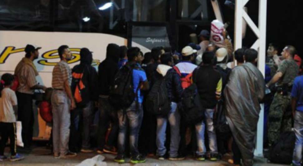 61c82cf654f33-migranti.jpg