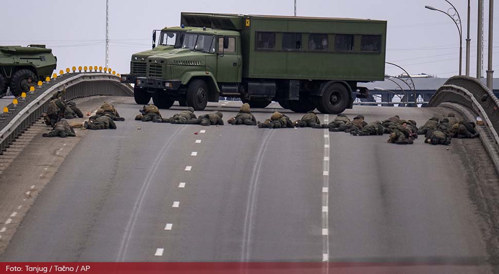 kijev-most-vojnici-tanjugap.jpg