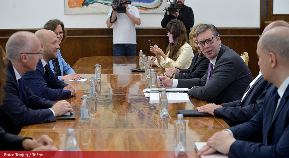 sastanak-vucic.jpg
