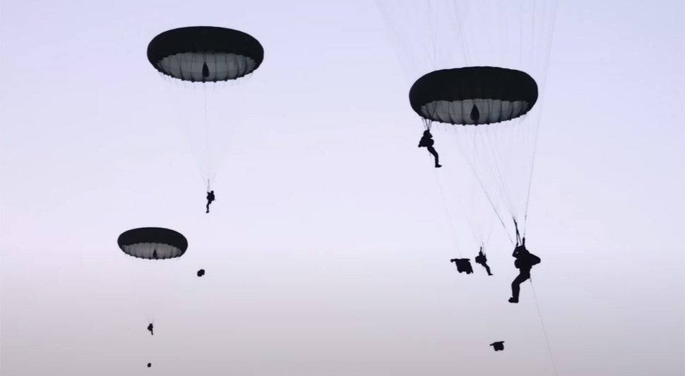 britanski-padobranci-screenshot-youtube.jpg
