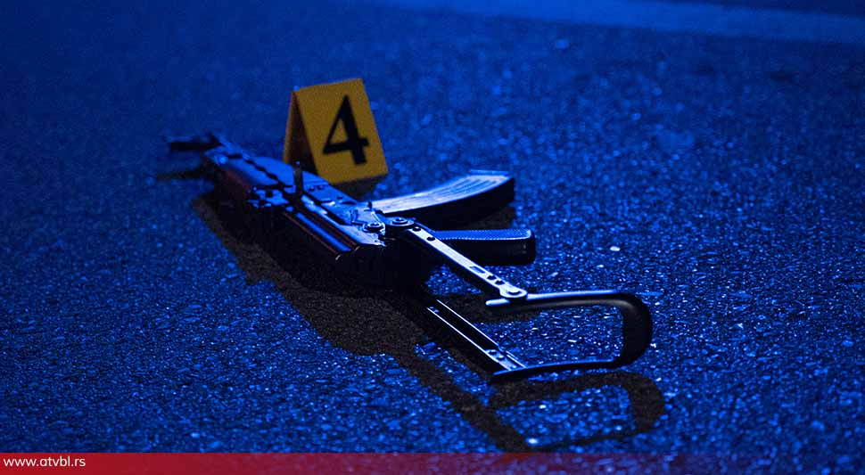 Pucao u dvorištu pa uhapšen: Policija oduzela pušku i pištolj