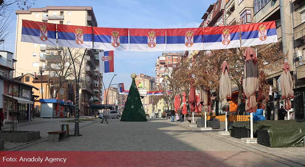 Uklonjen bilbord sa zastavom Srbije u sjevernom dijelu Kosovske Mitrovice