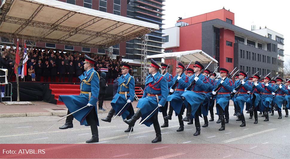 Defile povodom Dana Republike prvi put naveče