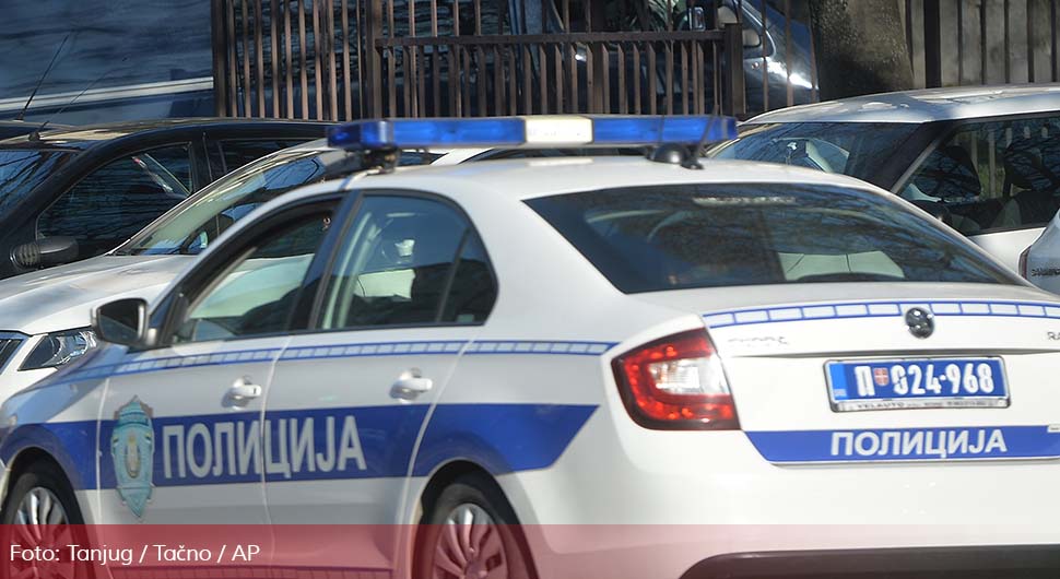 Drama u Novom Sadu: Muškarac prijeti da će se raznijeti bombom