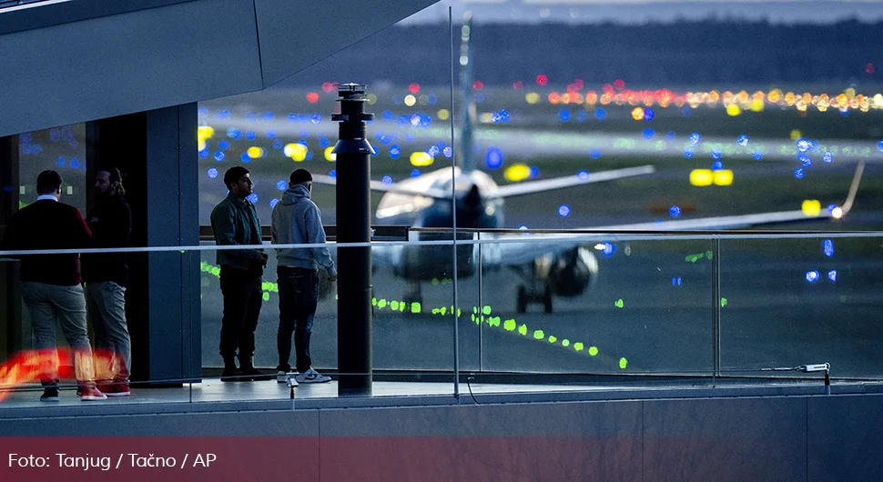 U koferu na aerodromu pronađeno 47 pitona i dva guštera