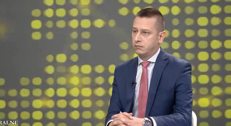 Док Зукан неуморно пријети ратом, 'Тројка' тражи смјену Гогановића