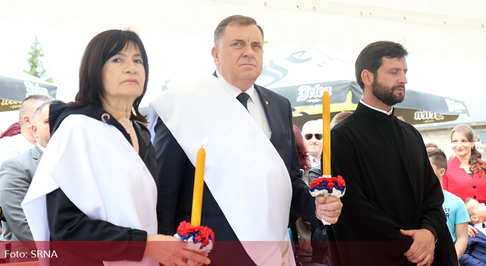 Dodik sa suprugom na osveštanju hrama Svete Trojice