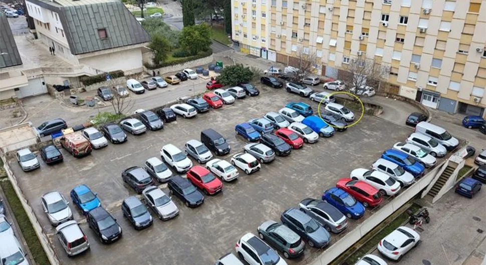 Nepropisnim parkiranjem blokirala 30 automobila: Haos trajao 15 sati