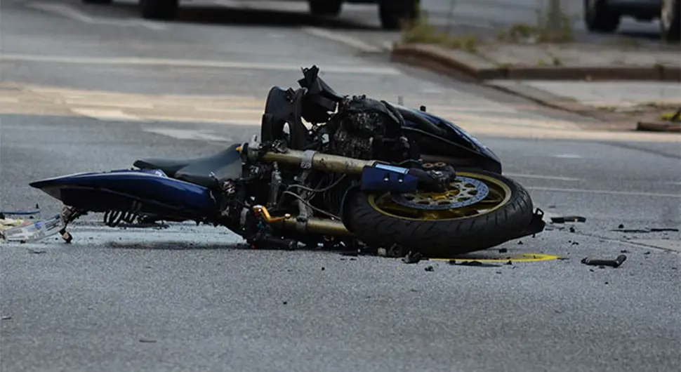 Motociklista poginuo u teškoj nesreći