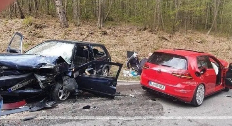 Nova saobraćajka na putevima u BiH - Težak sudar dva automobila