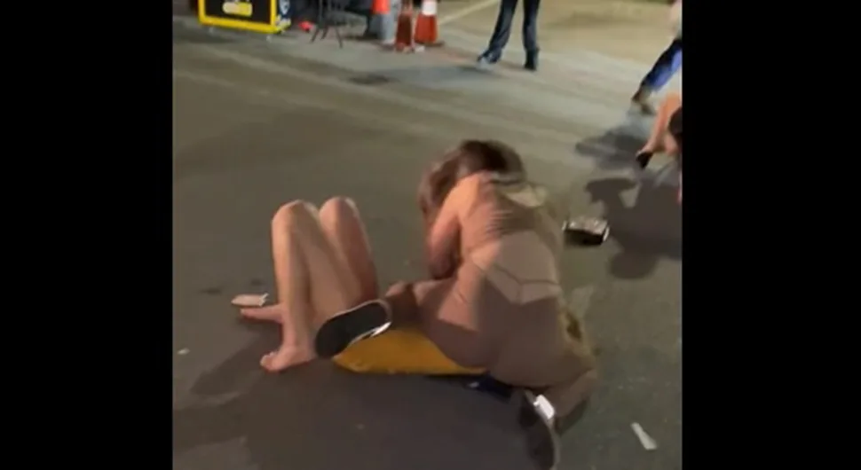 Brutalna tuča djevojaka ispred noćnog kluba (VIDEO)
