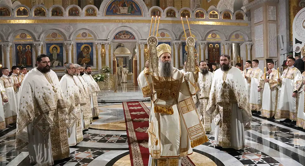 Patrijarh Porfirije služio Vaskršnju liturgiju u hramu Svetog Save na Vračaru