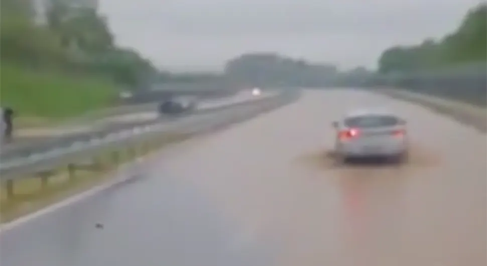 Haos na auto-putu Banjaluka - Doboj, auta jedva prolaze - VIDEO