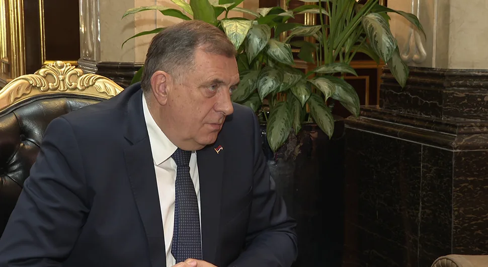 646ba8b05f99e-dodik.webp
