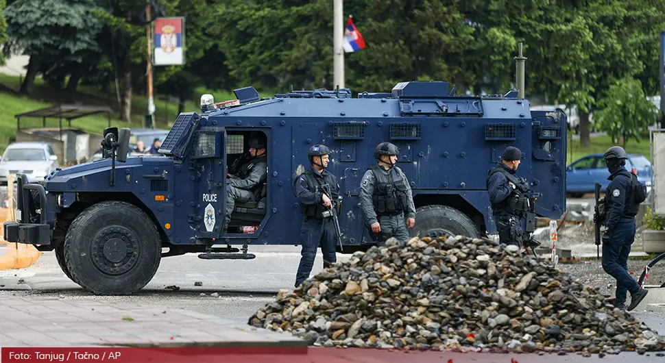 Stanje na Kosovu jutros mirno: Vojska se razmješta na pozicijama ka administrativnoj liniji