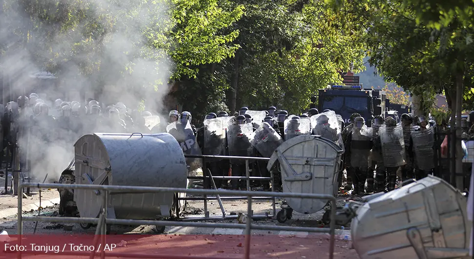 Suzavcem i šok bombama na Srbe u Zvečanu, 53 povrijeđenih, povrijeđeni i pripadnici KFOR-a