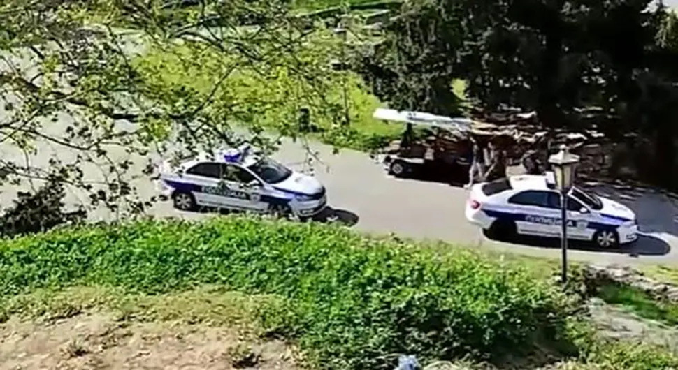 Sve vrvi od policije: Pronađeno tijelo muškarca i pištolj na tvrđavi