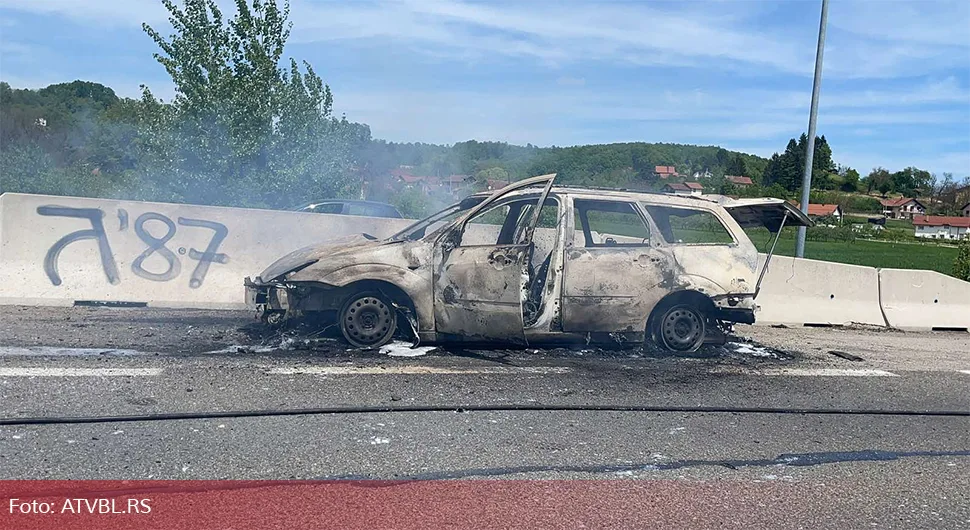 Izgorio automobil u Glamočanima, ogromne gužve u saobraćaju