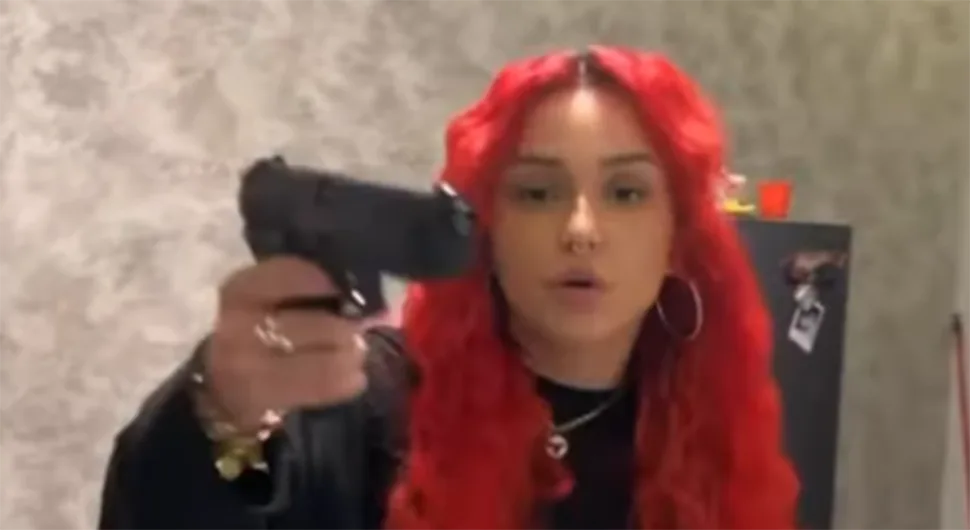 Breskvica uzela pištolj u ruke, pa video objavila na Instagramu