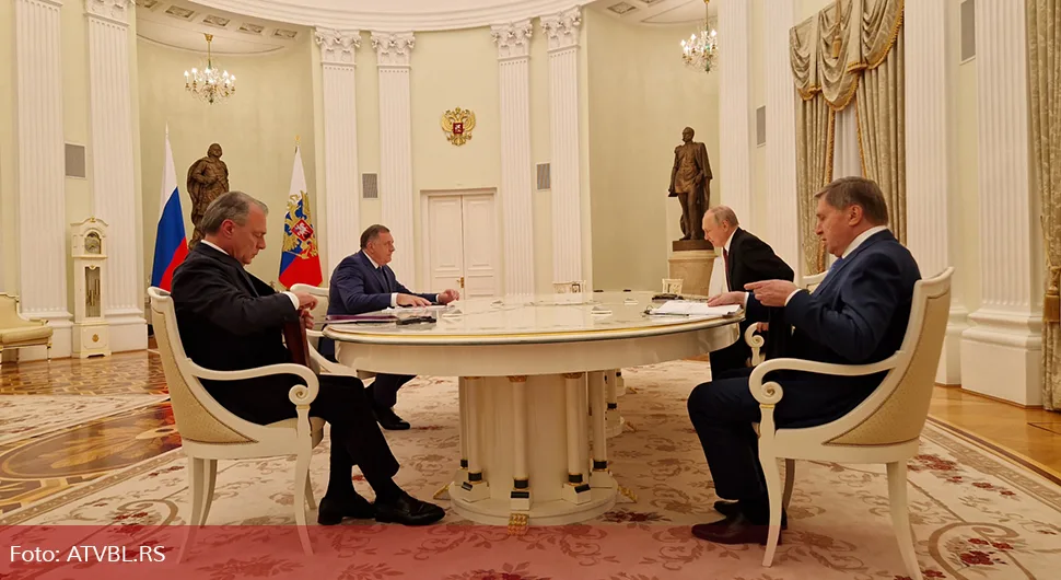 Dodik uručio Putinu Orden Srpske na ogrlici