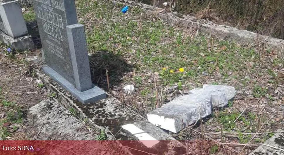 Na pravoslavnom groblju u Kovačićima srušeno osam spomenika
