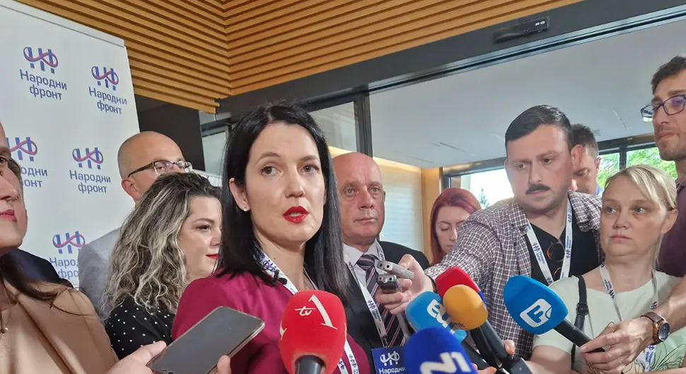 Opozicija okrenula leđa Jeleni Trivić - Niko se nije pojavio na osnivačkoj skupštini NF-a, ona odbila da odgovori ko finansira stranku