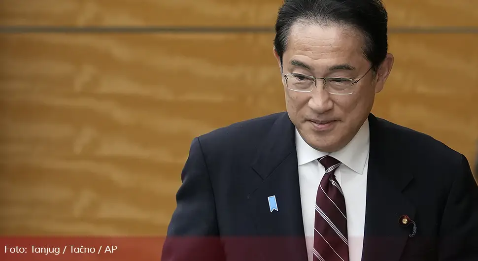 Japanski premijer otpustio sina nakon 