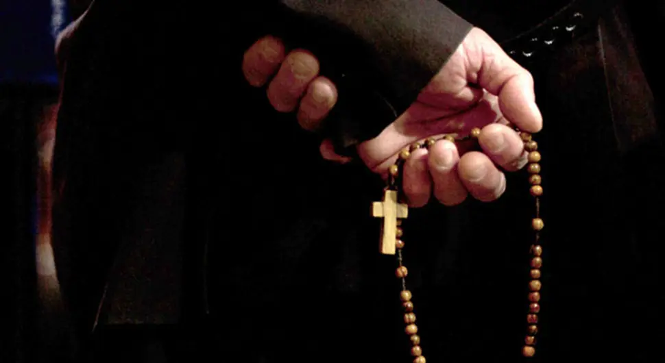 Свештеник осумњичен да је дрогирао жене па их злостављао