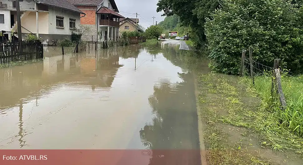 Vodostaj Une i dalje raste: Zaustavljen saobraćaj na putu Kostajnica - Kozarska Dubica