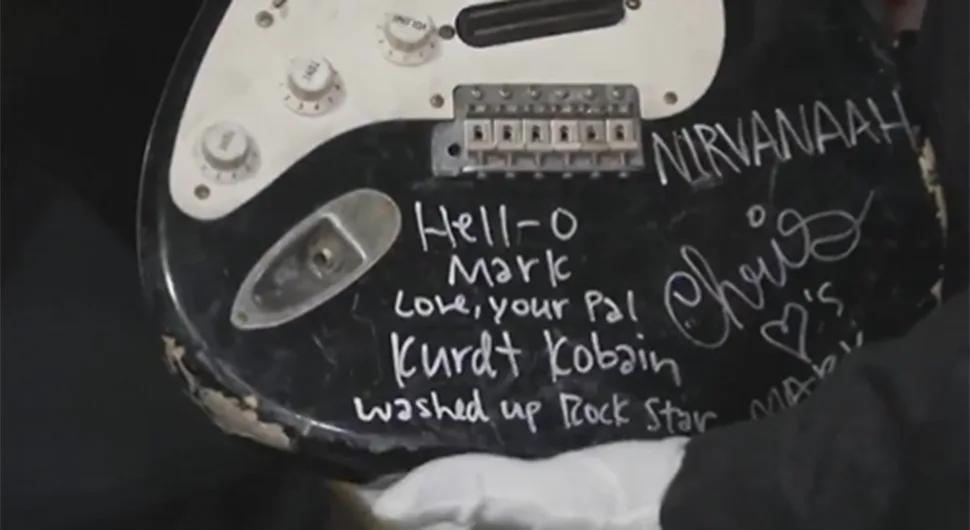 Razbijena gitara Kurta Kobejna prodata na aukciji