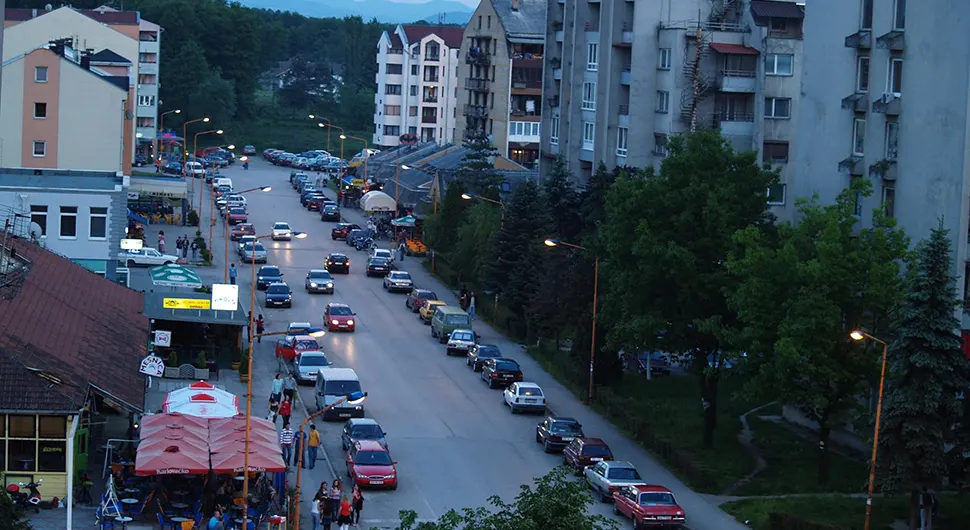 Senad tvrdi da mu je žena Merima otišla sa komšijom Edinom i ostavila mu troje djece