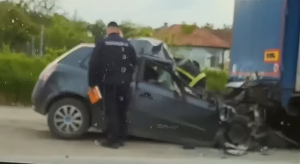 Teška nesreća na Ibarskoj magistrali: Jedna osoba poginula