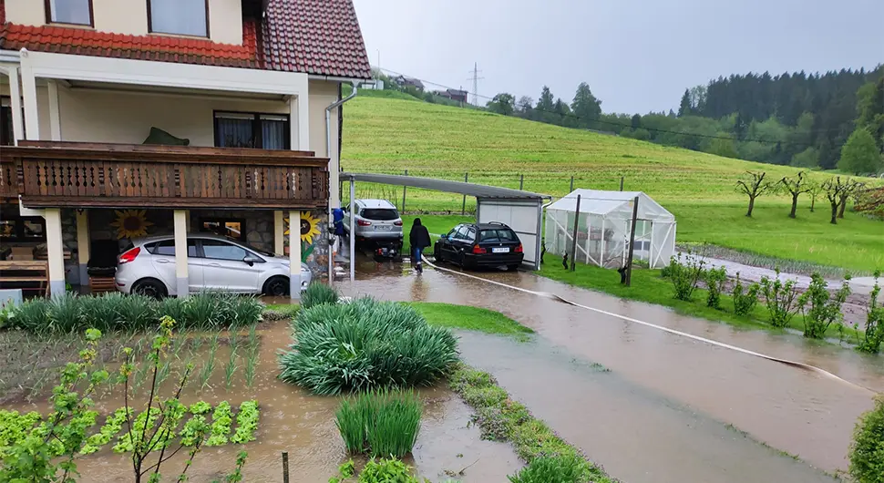 Olujno nevrijeme u Sloveniji: Poplavljeni brojni objekti, uništeni zasadi, aktivirana klizišta